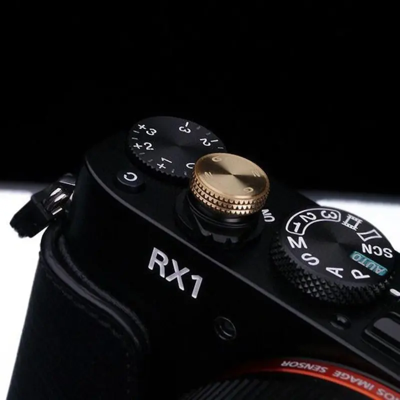 Gariz Screw Type Soft Button in Gold XA-SB3S (Black Thread)
